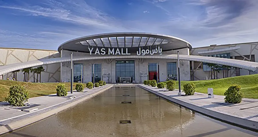 Canopy roof featuring Diab core material shelters the entrance of Abu Dhabi´s premier shopping mall